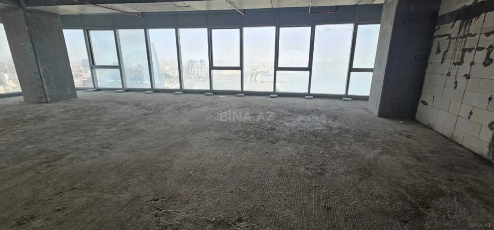Satılır 3 otaqlı mənzil 139.7 m²