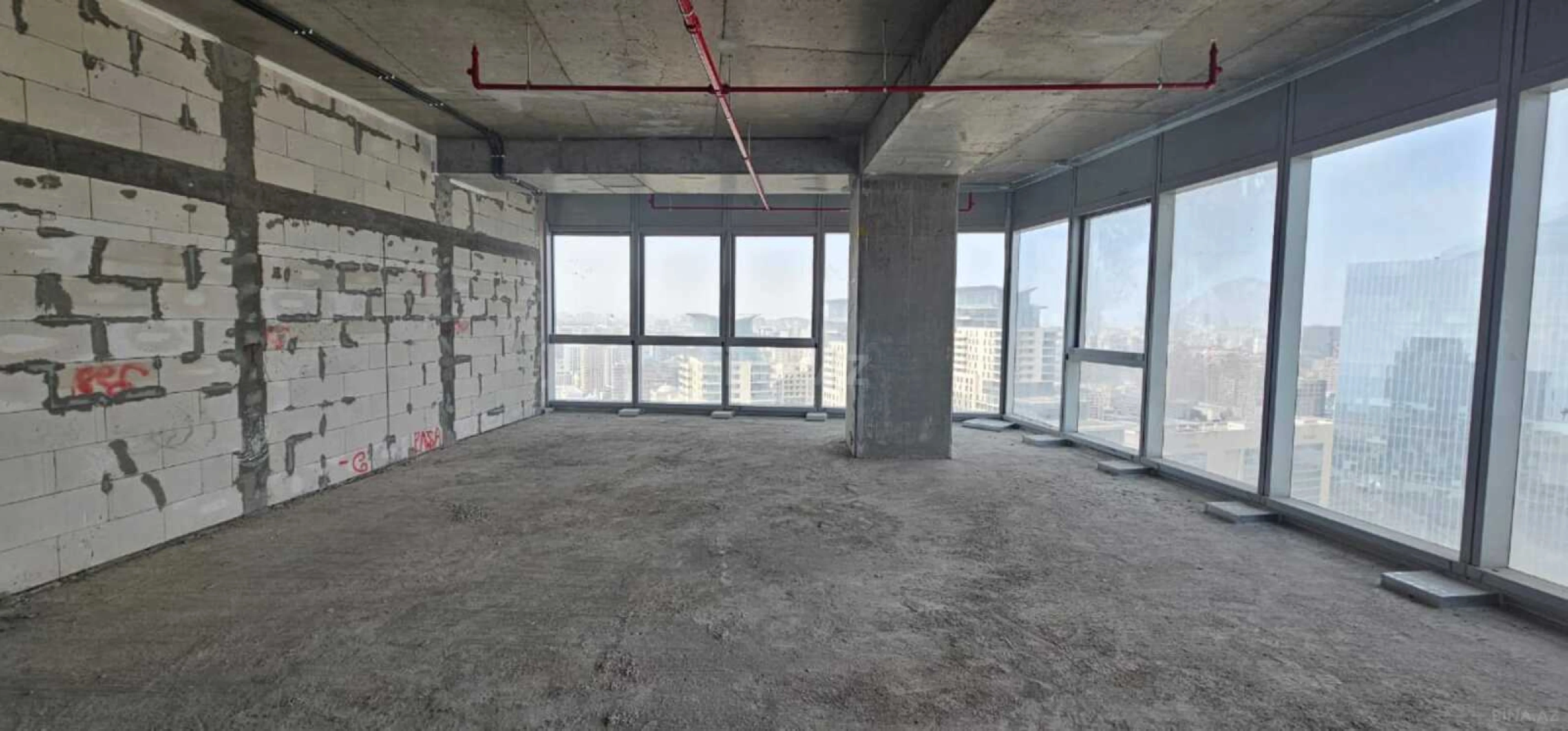 Satılır 3 otaqlı mənzil 139.7 m²