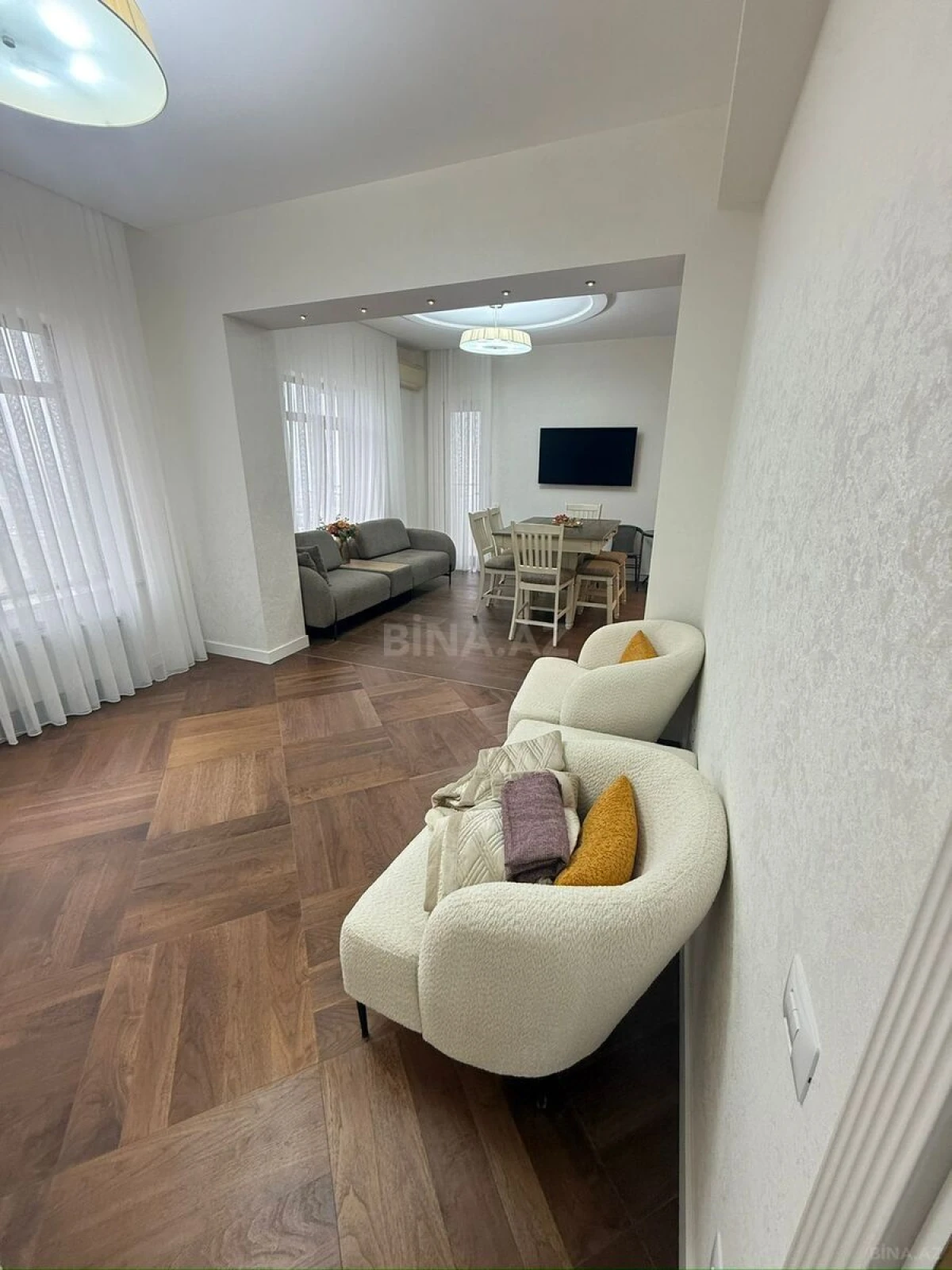 Satılır 3 otaqlı mənzil 145 m²