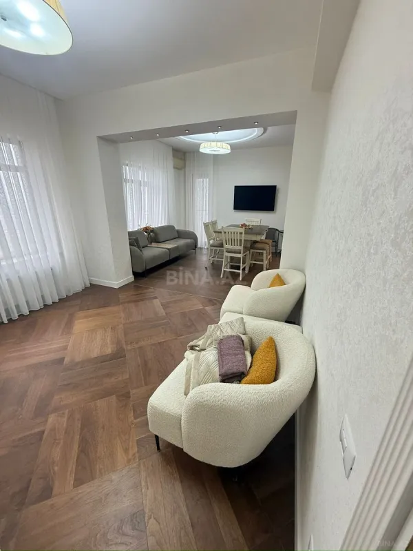 Satılır 3 otaqlı mənzil 145 m²