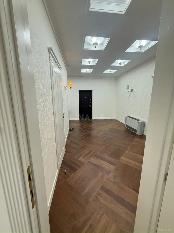 Satılır 3 otaqlı mənzil 145 m²