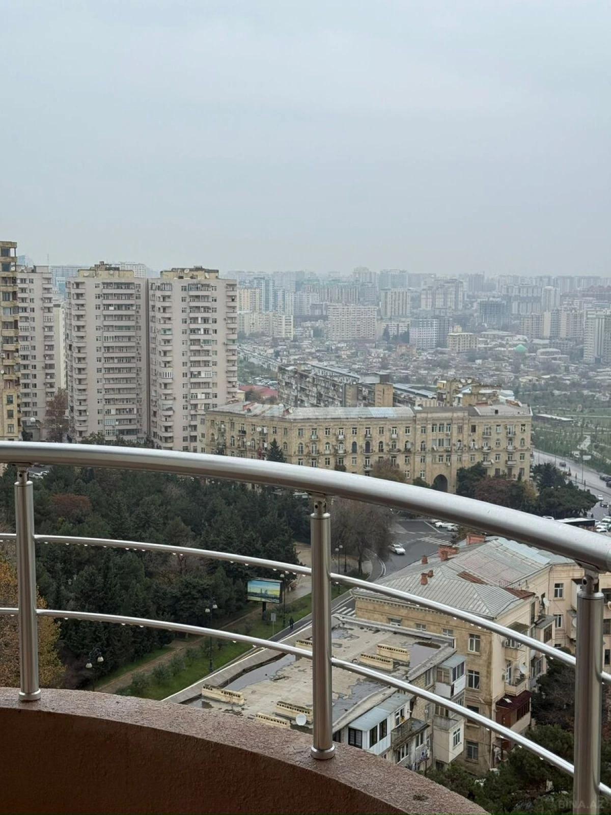 Satılır 3 otaqlı mənzil 145 m²