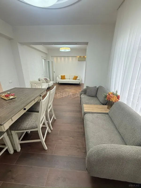 Satılır 3 otaqlı mənzil 145 m²