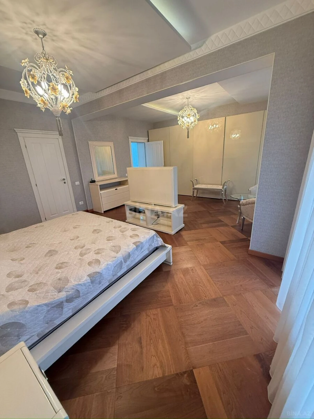Satılır 3 otaqlı mənzil 145 m²