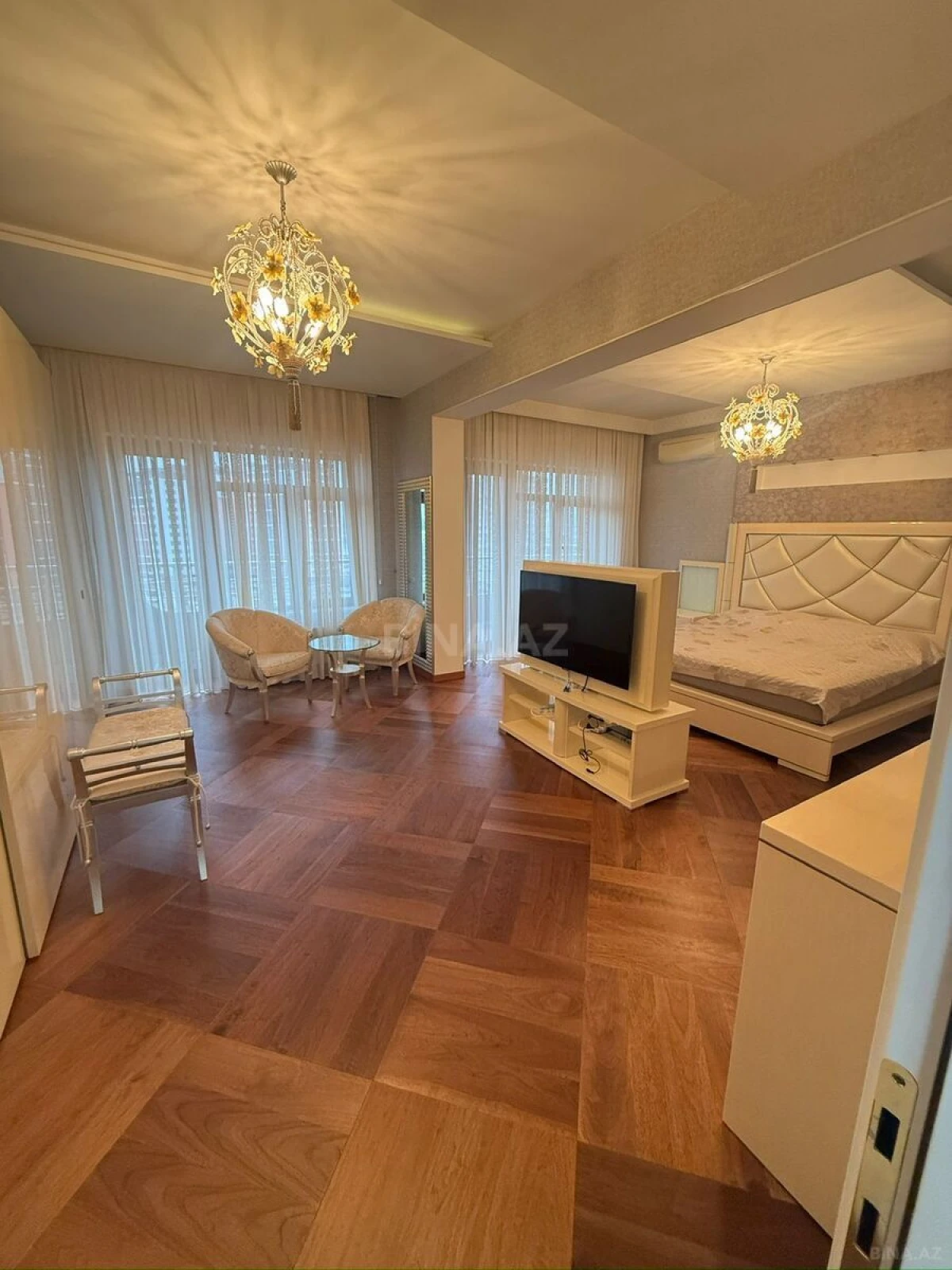 Satılır 3 otaqlı mənzil 145 m²