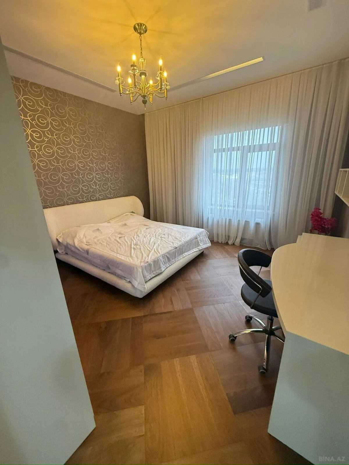Satılır 3 otaqlı mənzil 145 m²