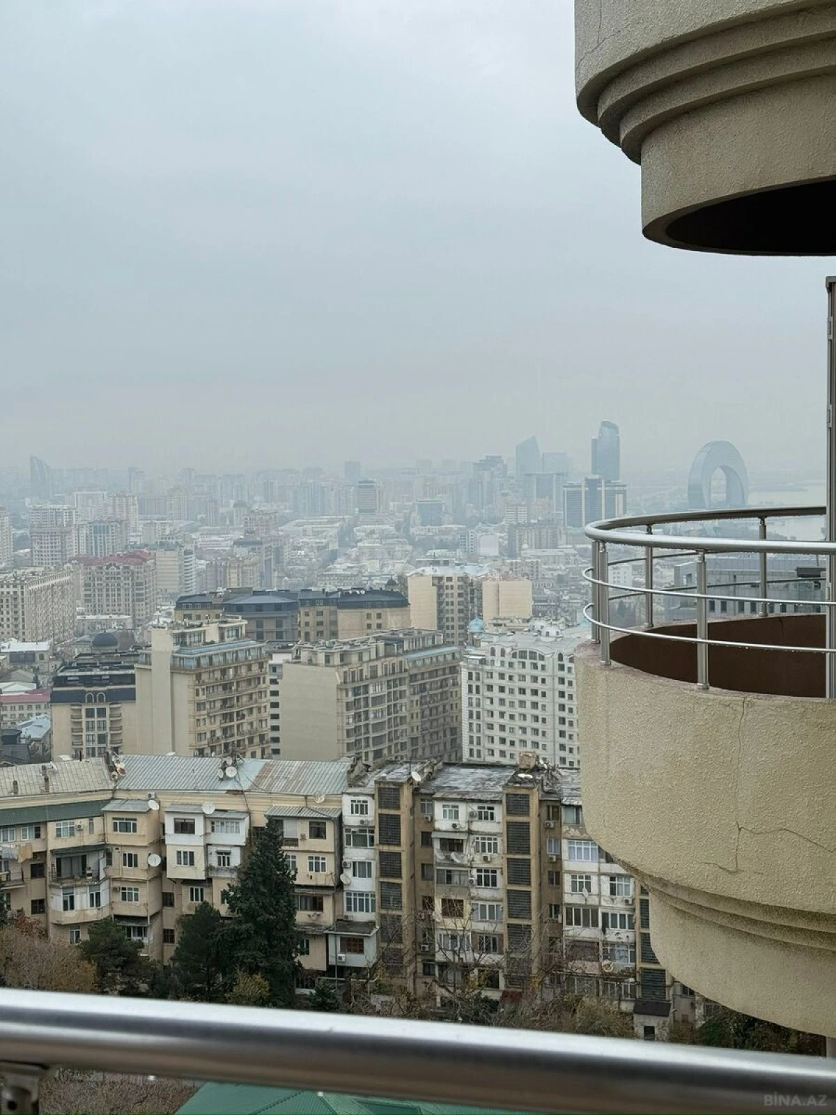 Satılır 3 otaqlı mənzil 145 m²