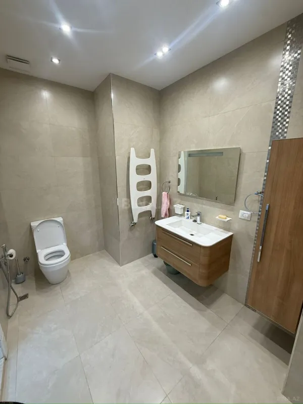 Satılır 3 otaqlı mənzil 145 m²
