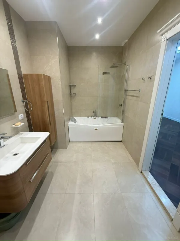Satılır 3 otaqlı mənzil 145 m²