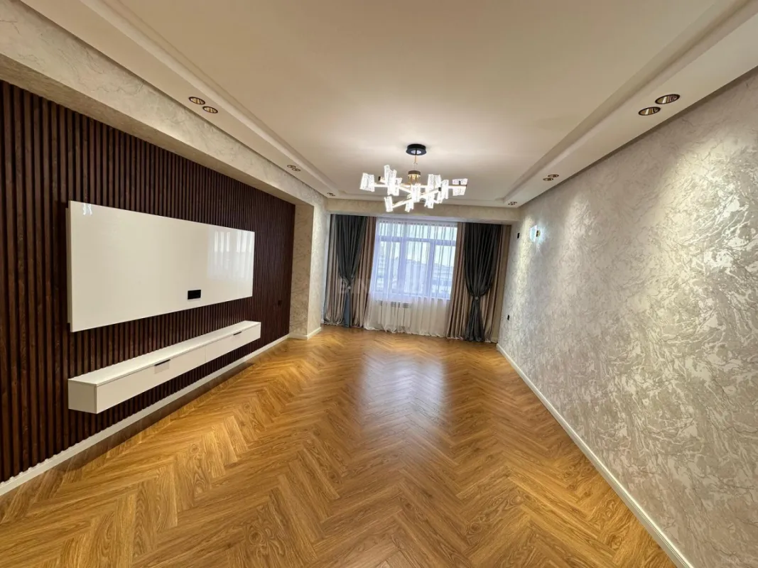 Satılır 3 otaqlı mənzil 110 m²