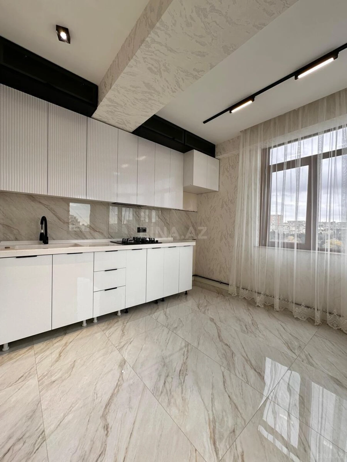 Satılır 3 otaqlı mənzil 110 m²