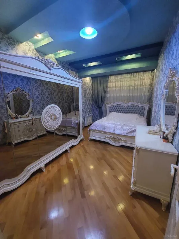 Satılır 5 otaqlı mənzil 152 m²