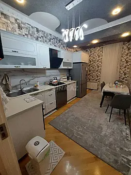 Satılır 5 otaqlı mənzil 152 m²