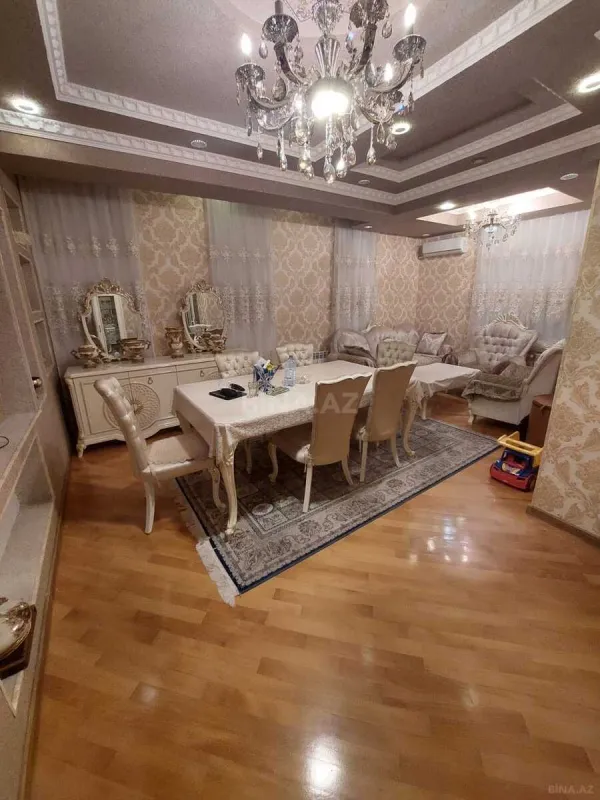 Satılır 5 otaqlı mənzil 152 m²