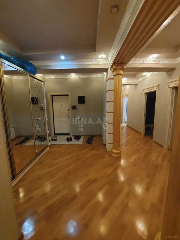 Satılır 5 otaqlı mənzil 152 m²