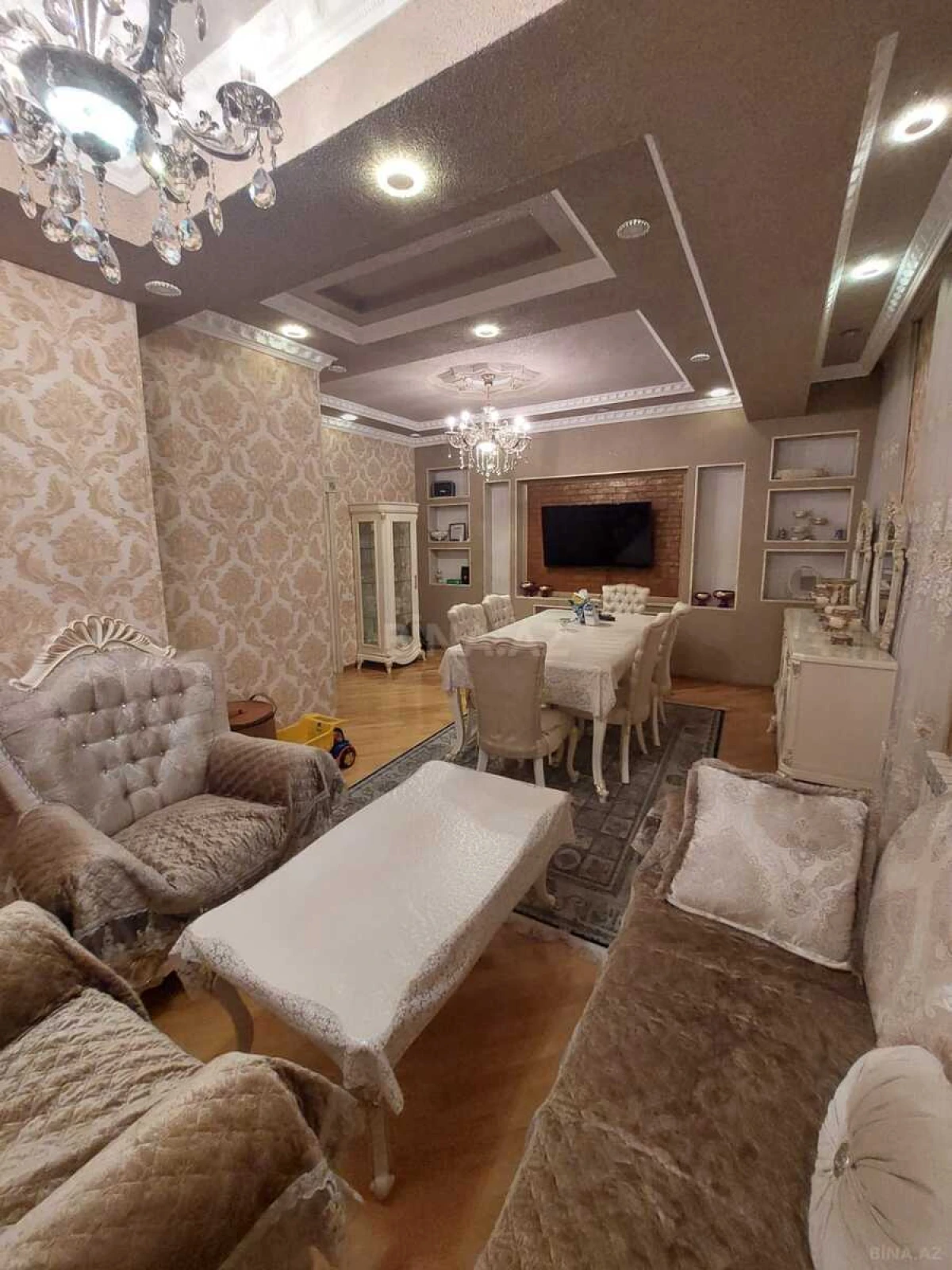 Satılır 5 otaqlı mənzil 152 m²