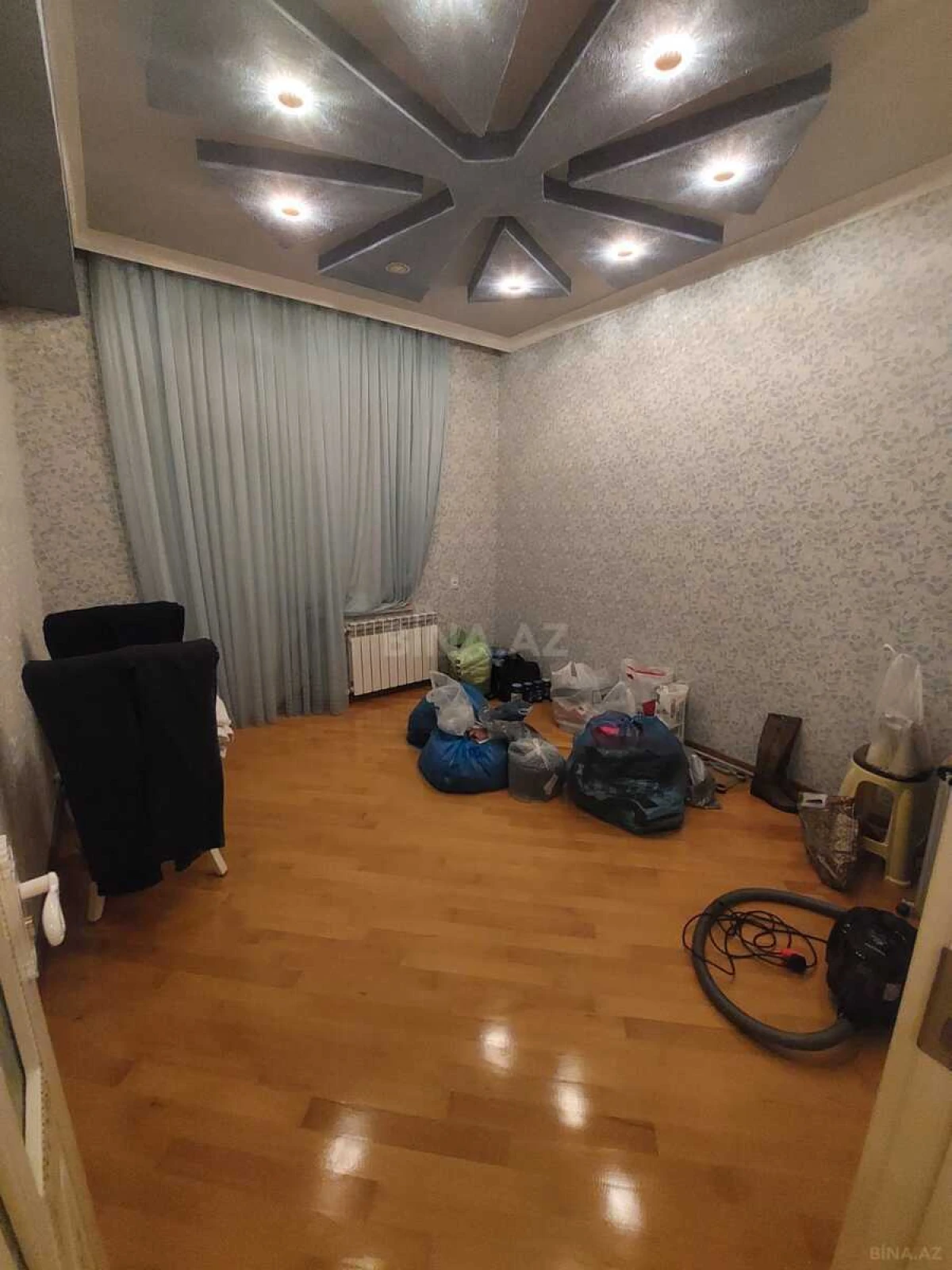 Satılır 5 otaqlı mənzil 152 m²