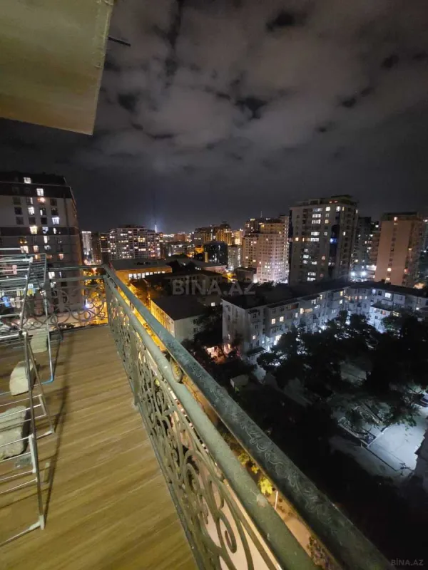 Satılır 5 otaqlı mənzil 152 m²