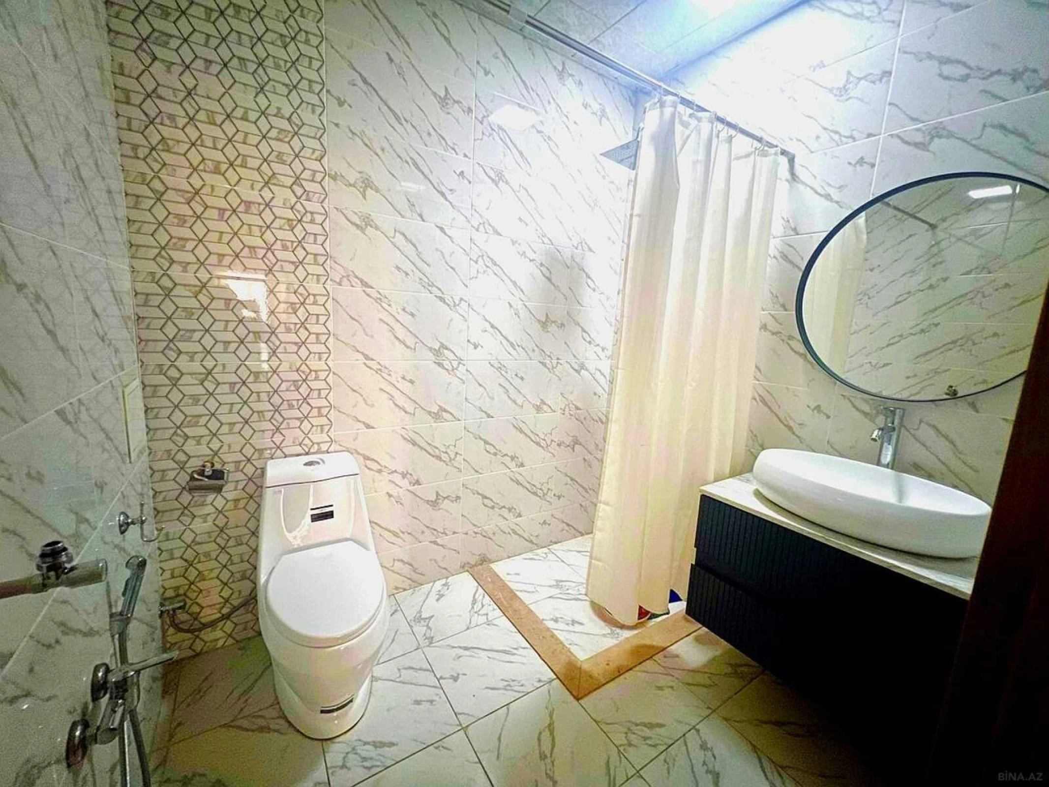 Satılır 3 otaqlı mənzil 115 m²