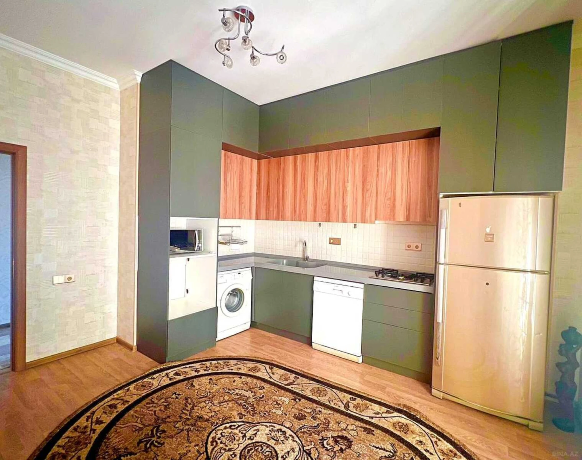 Satılır 3 otaqlı mənzil 115 m²