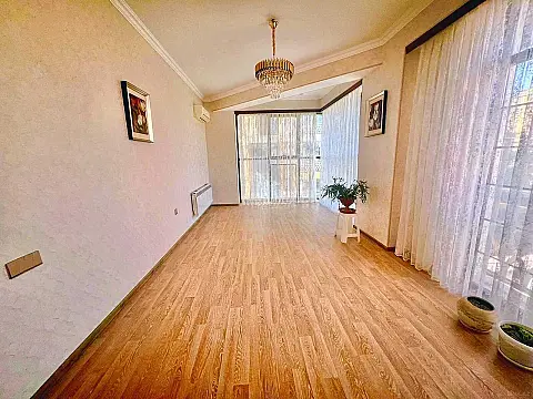 Satılır 3 otaqlı mənzil 115 m²