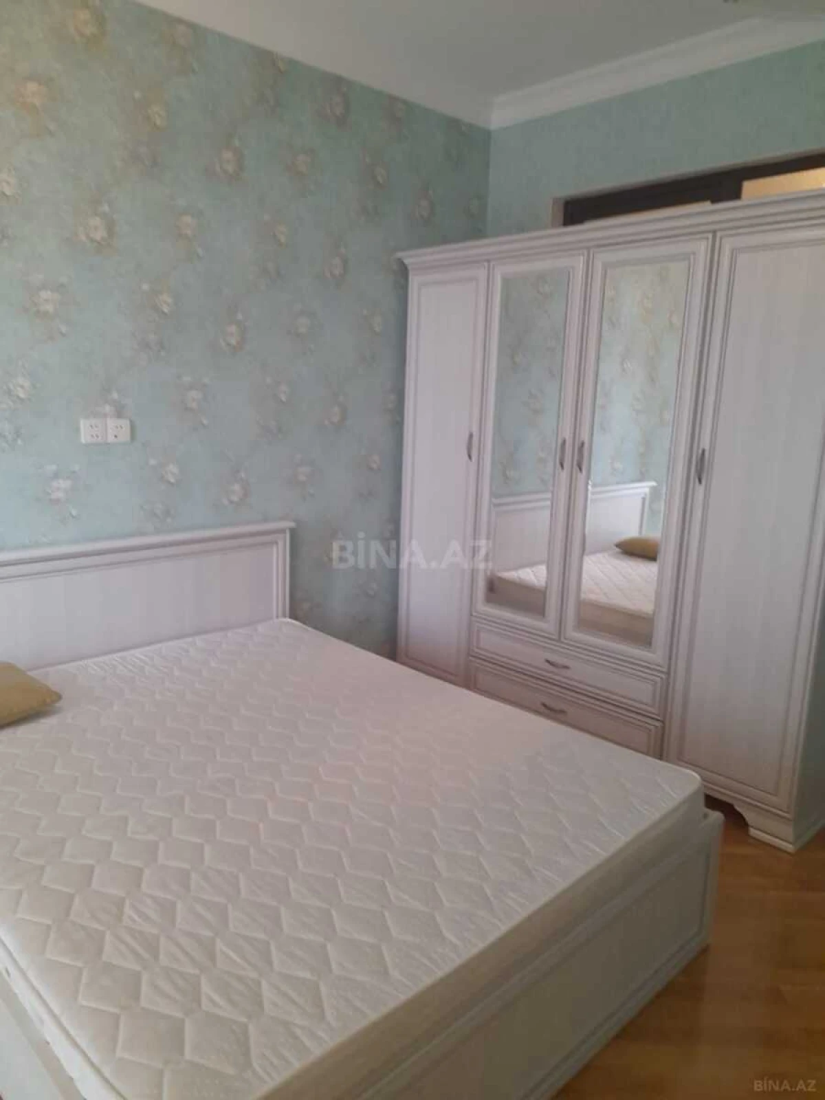Kirayə verilir 3 otaqlı mənzil 148 m²