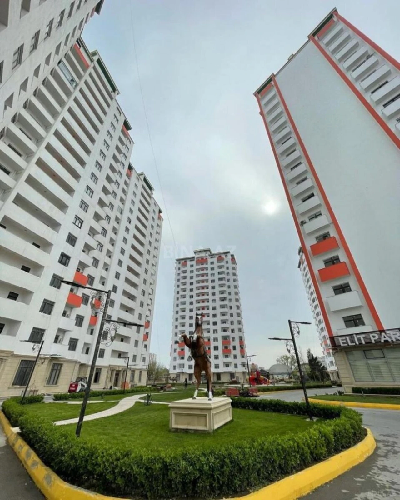 Satılır 3 otaqlı mənzil 145 m²