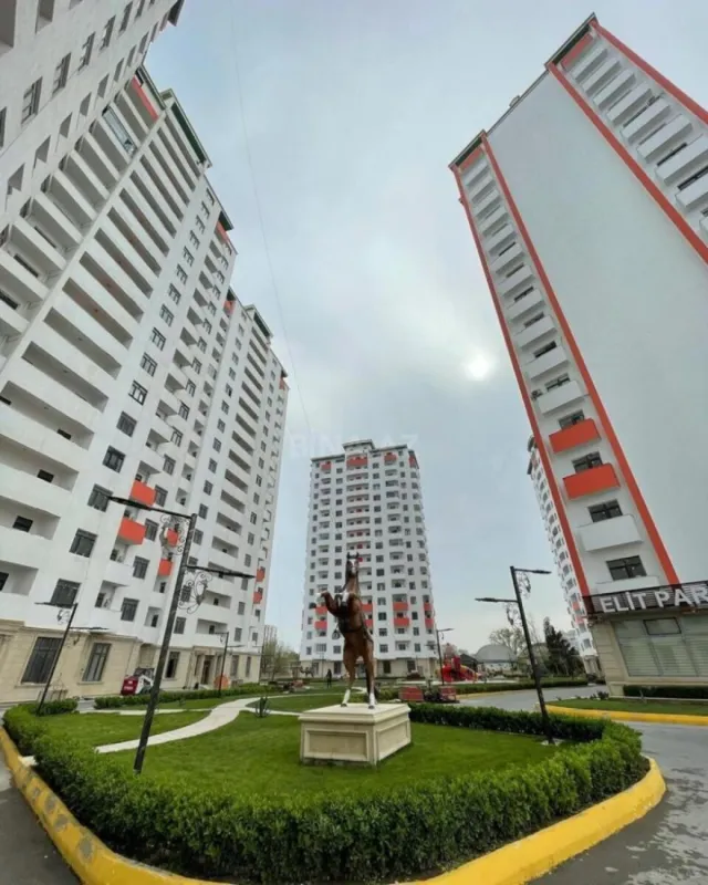 Satılır 3 otaqlı mənzil 145 m²