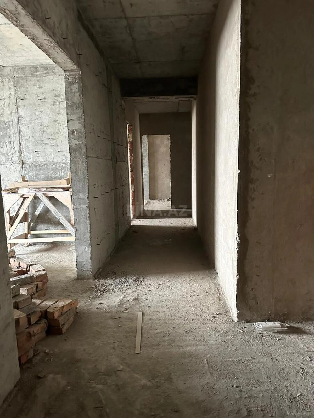 Satılır 3 otaqlı mənzil 145 m²