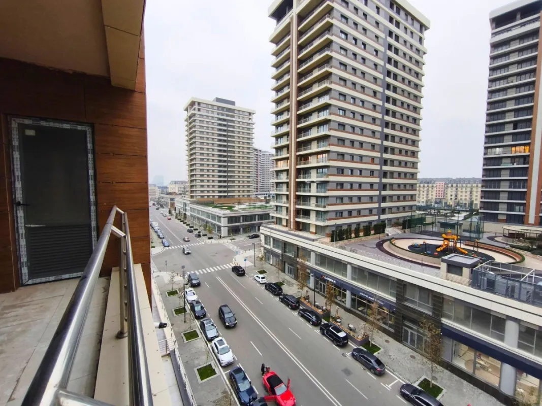 Satılır 3 otaqlı mənzil 157 m²