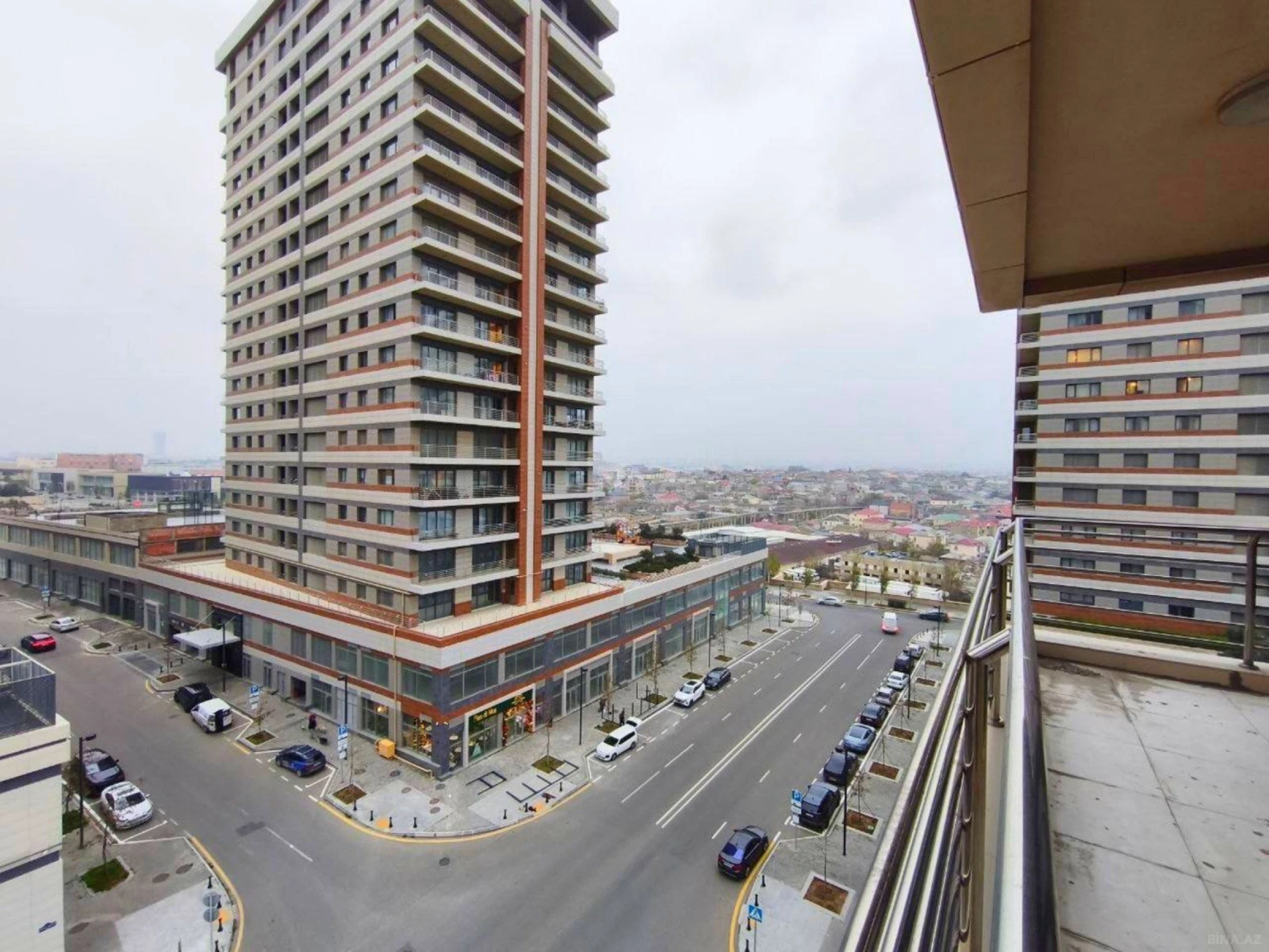 Satılır 3 otaqlı mənzil 157 m²