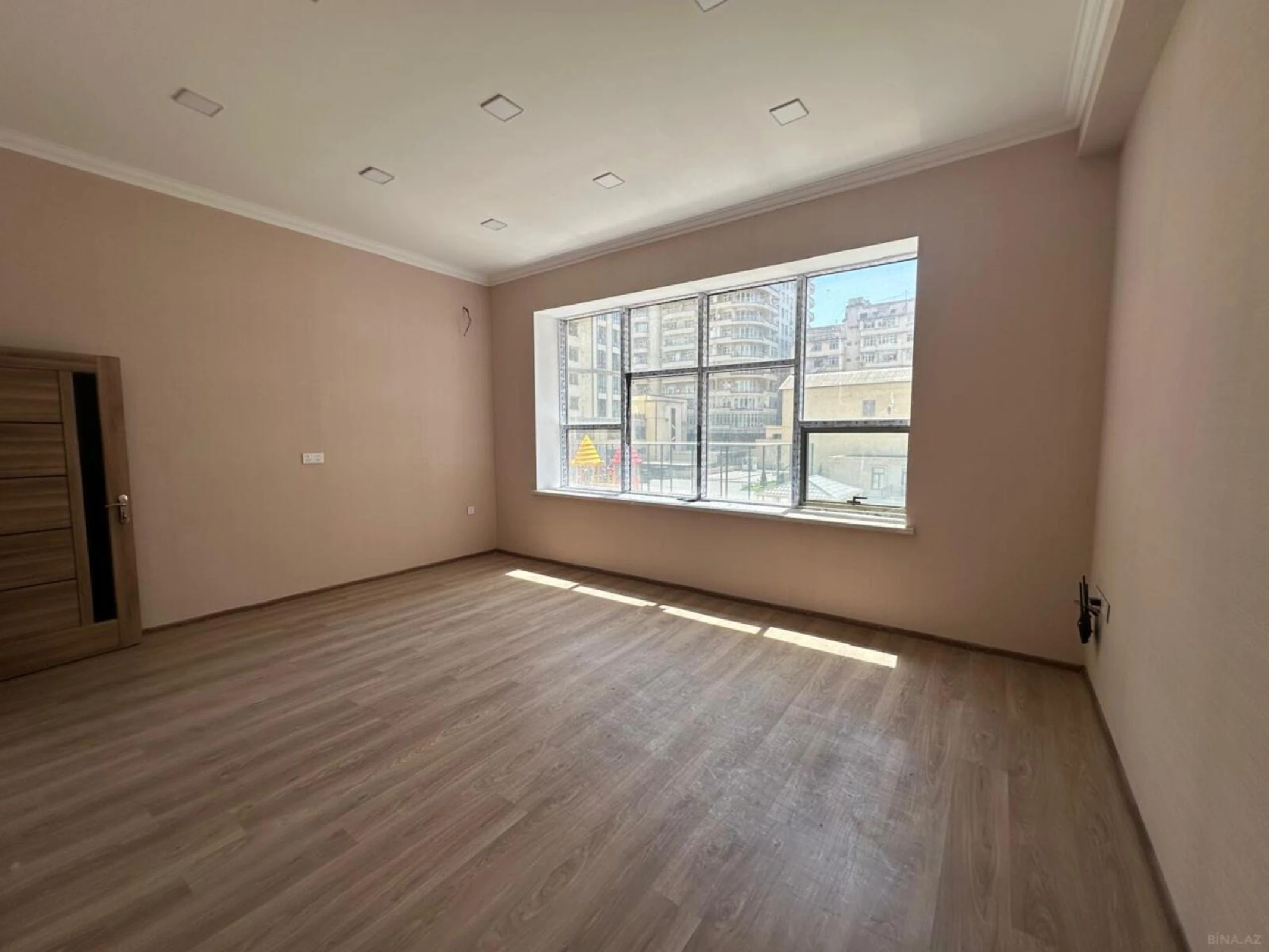 Satılır obyekt 125 m²