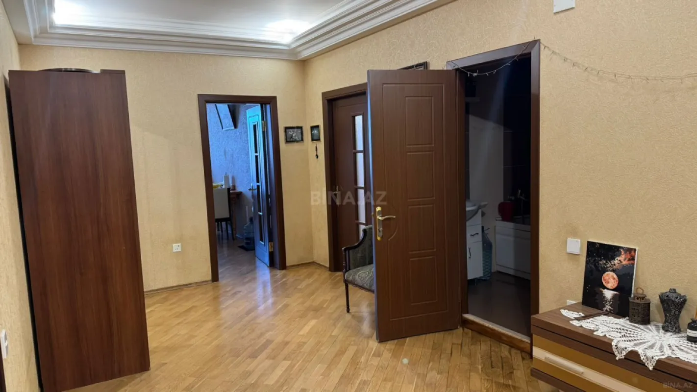 Satılır 3 otaqlı mənzil 130 m²