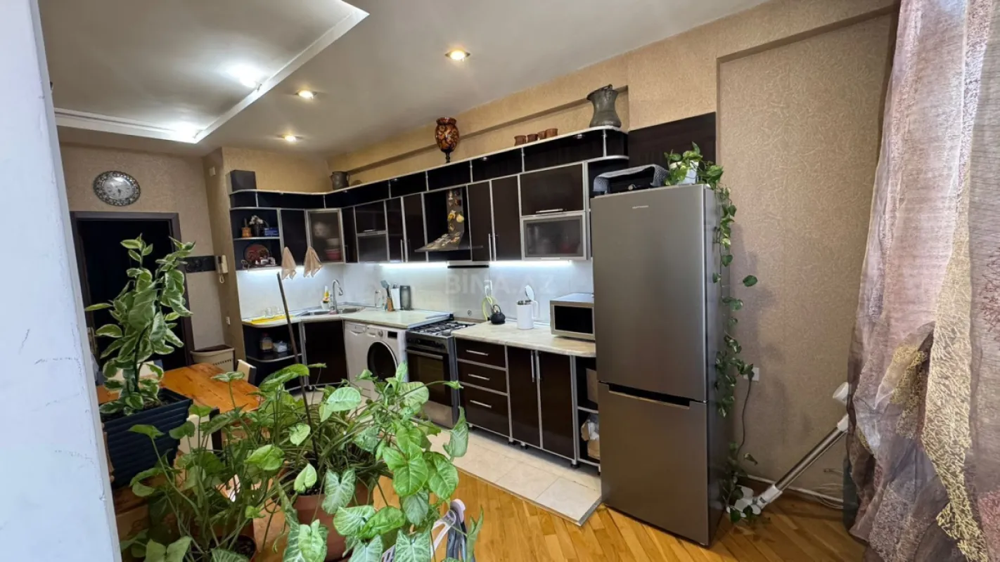 Satılır 3 otaqlı mənzil 130 m²