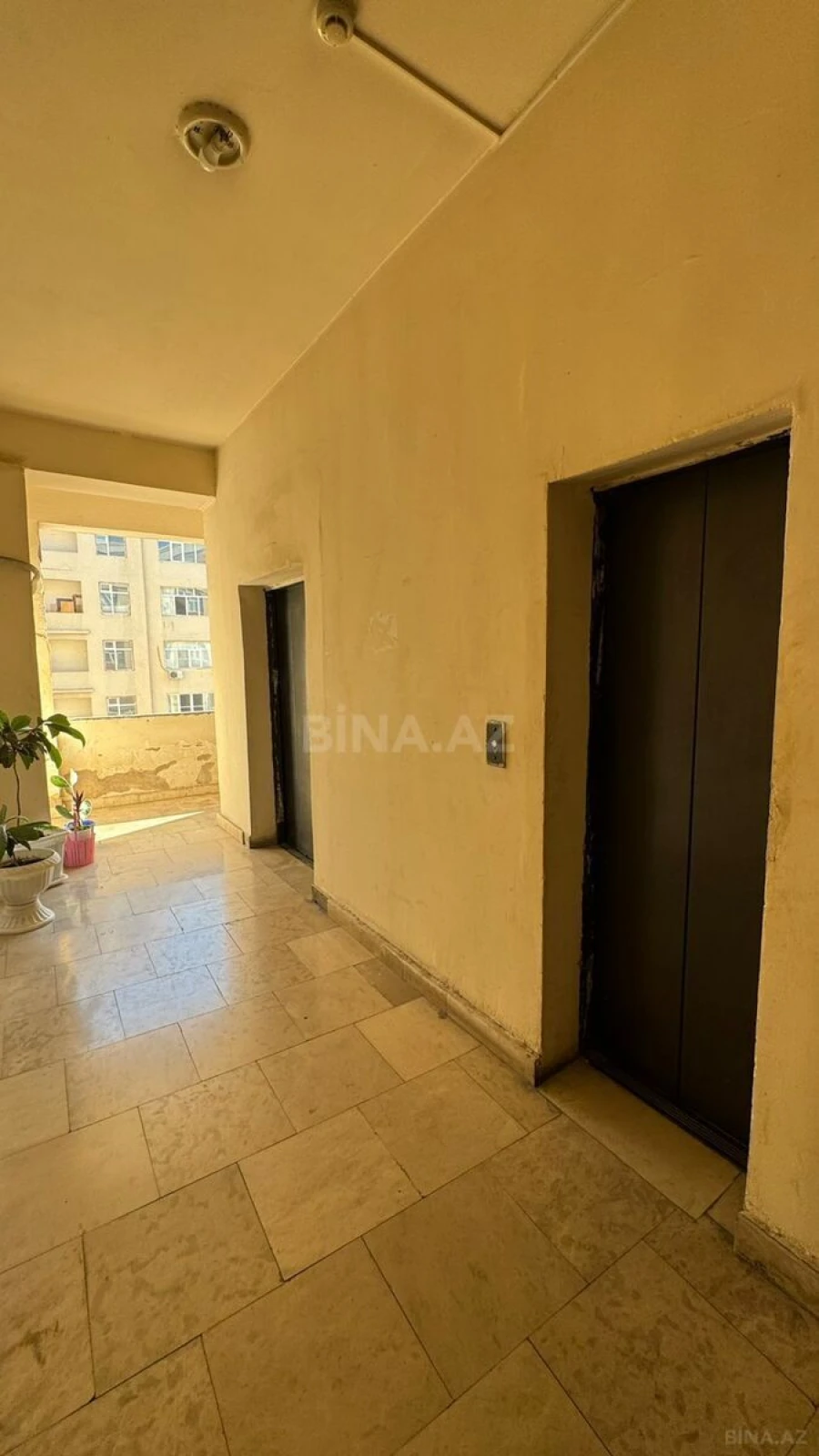 Satılır 3 otaqlı mənzil 130 m²