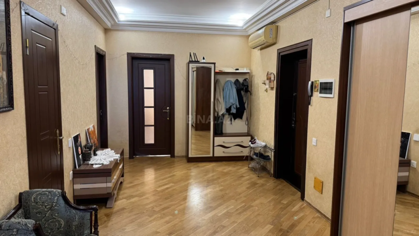 Satılır 3 otaqlı mənzil 130 m²