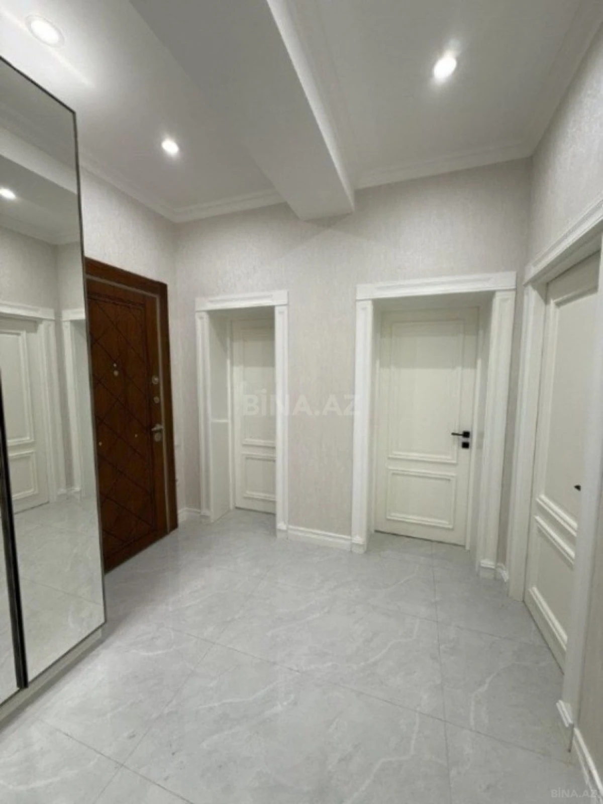 Satılır 2 otaqlı mənzil 96 m²