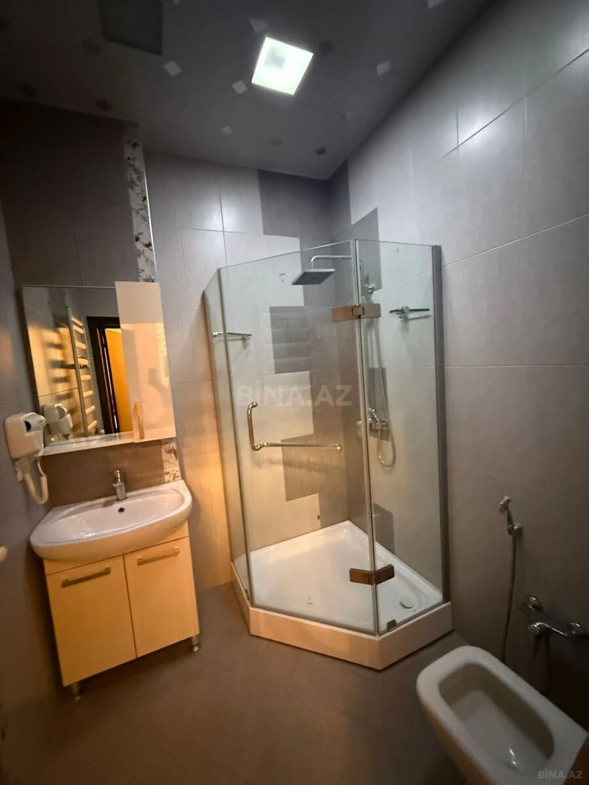 Kirayə verilir 8 otaqlı ofis 570 m²