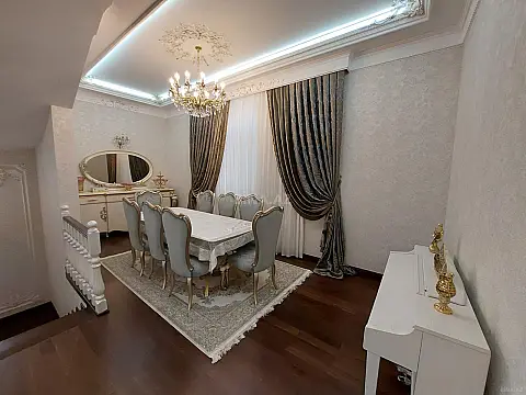 Satılır 7 otaqlı həyət evi 550 m²