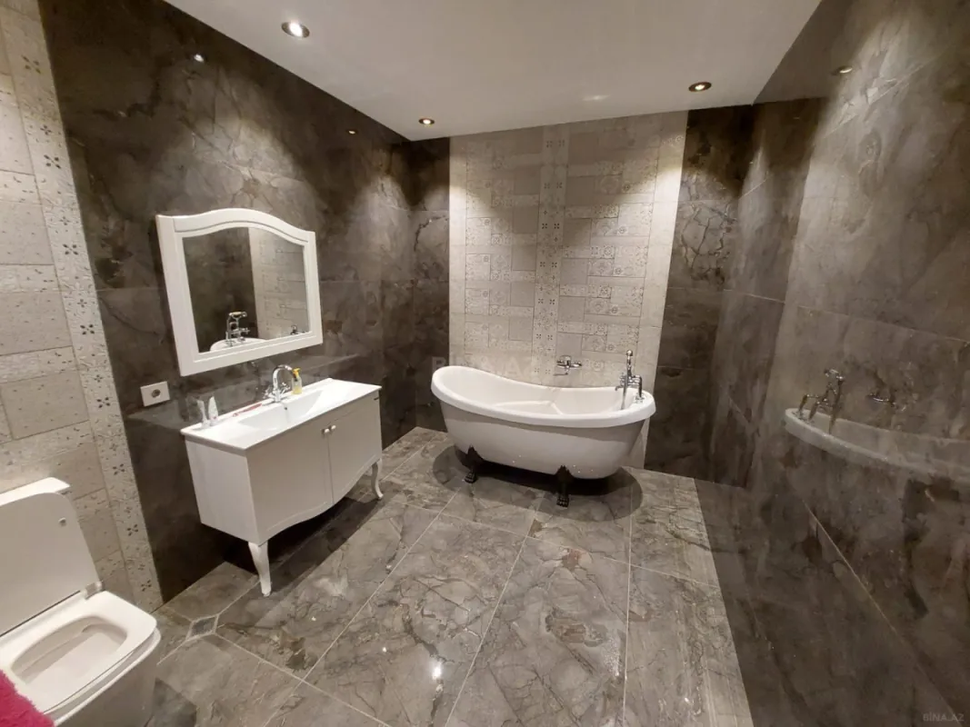 Satılır 7 otaqlı həyət evi 550 m²