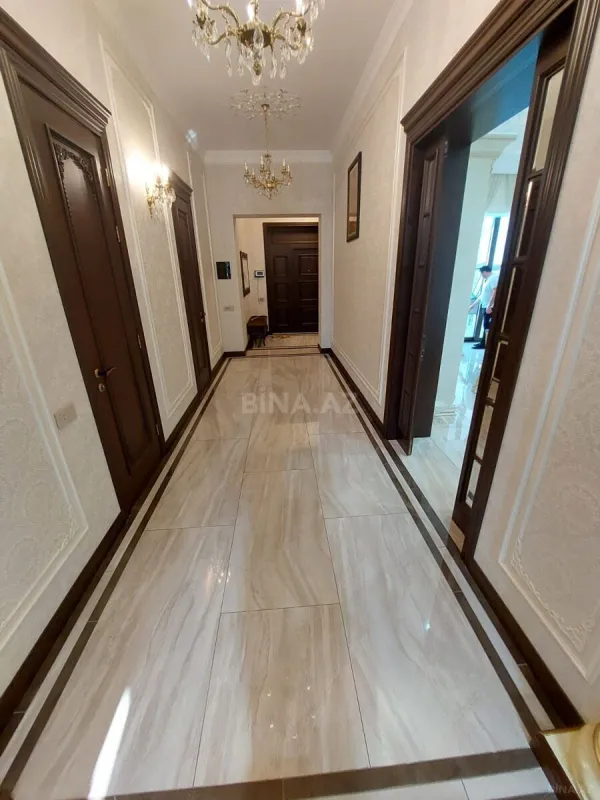 Satılır 7 otaqlı həyət evi 550 m²