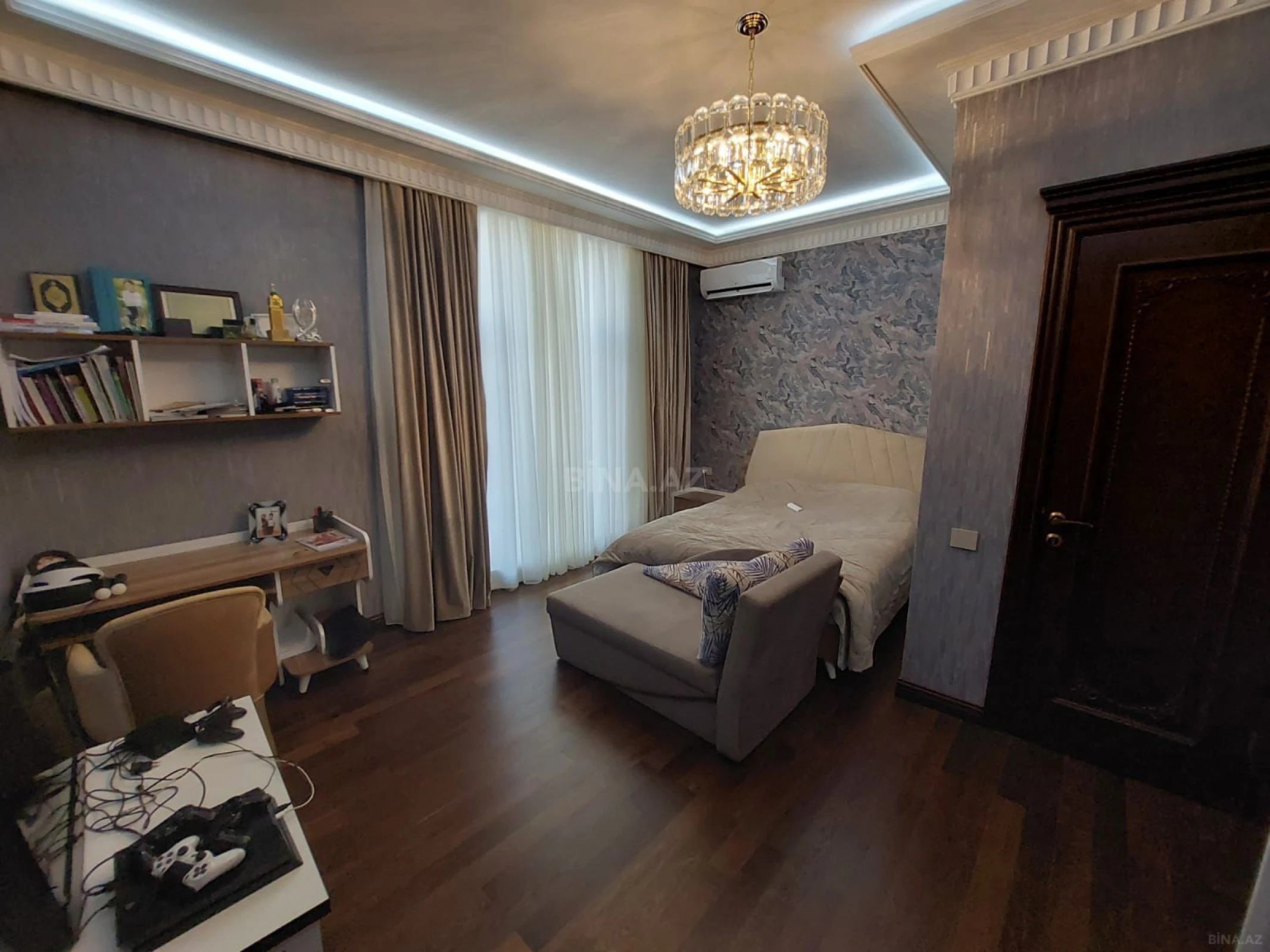 Satılır 7 otaqlı həyət evi 550 m²
