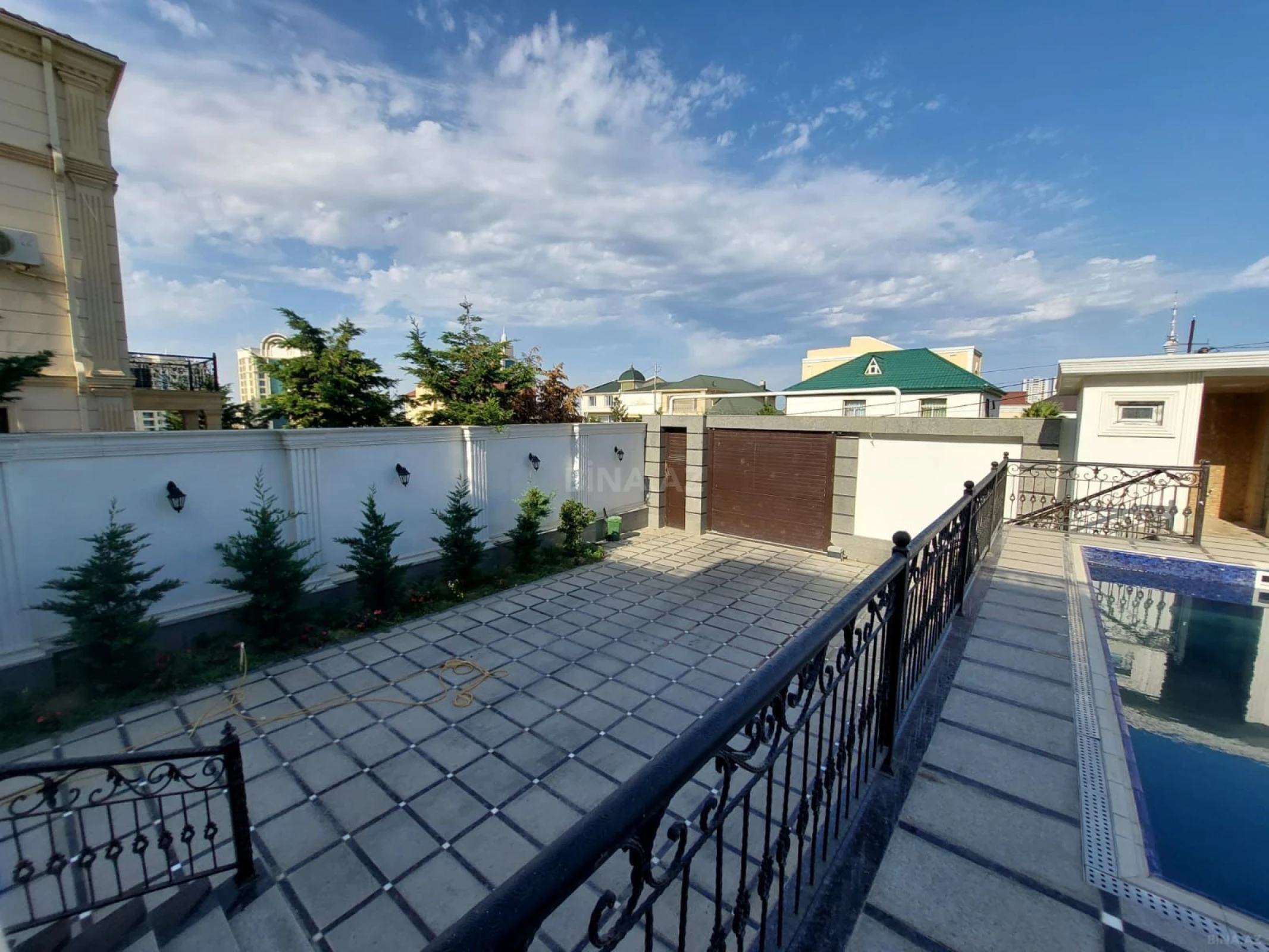 Satılır 7 otaqlı həyət evi 550 m²