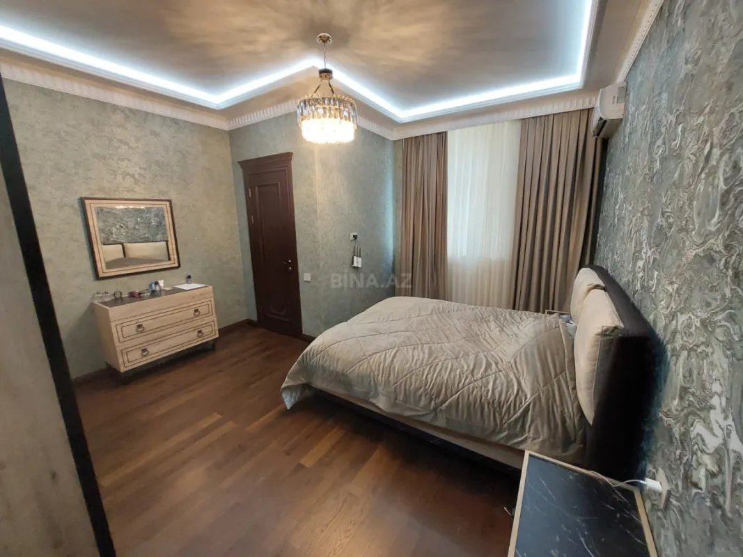 Satılır 7 otaqlı həyət evi 550 m²