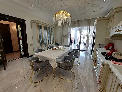 Satılır 7 otaqlı həyət evi 550 m²