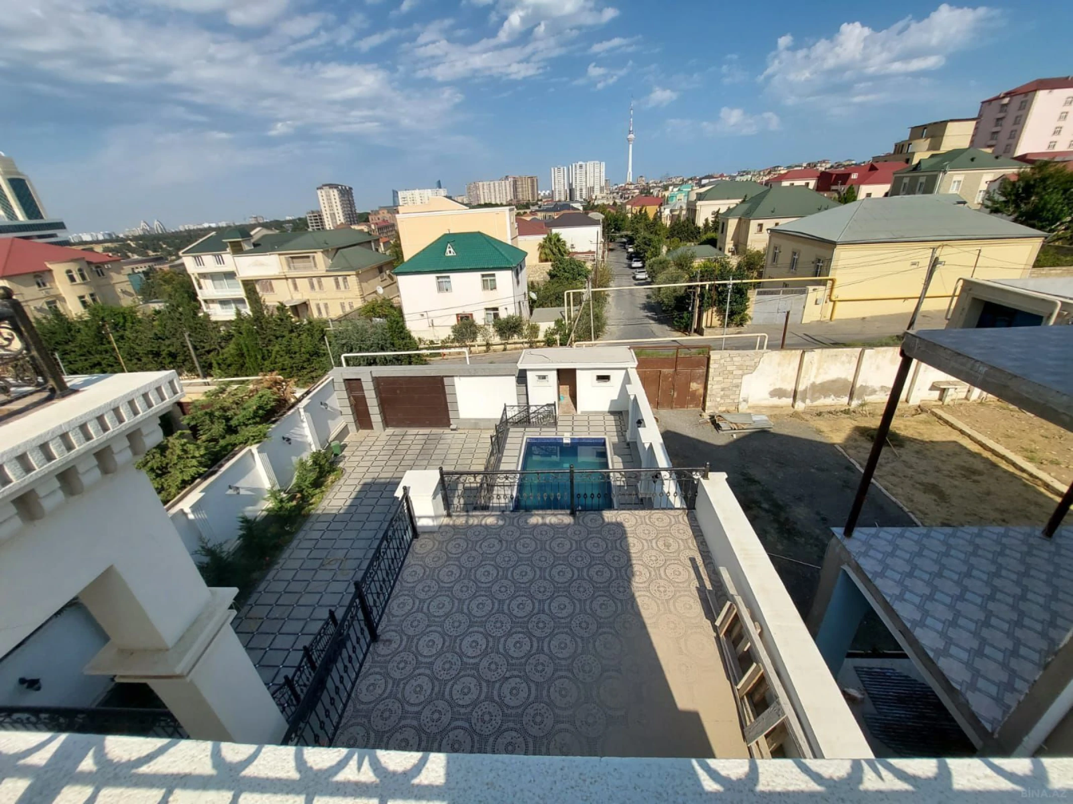 Satılır 7 otaqlı həyət evi 550 m²