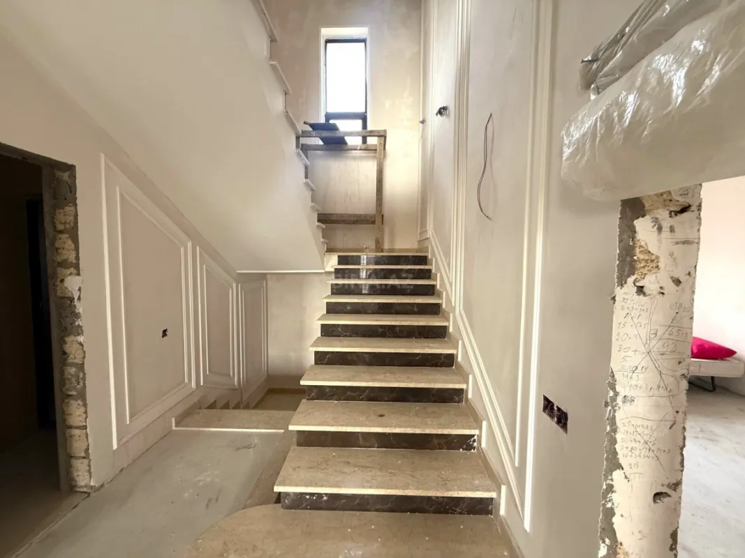 Satılır 5 otaqlı həyət evi 450 m²