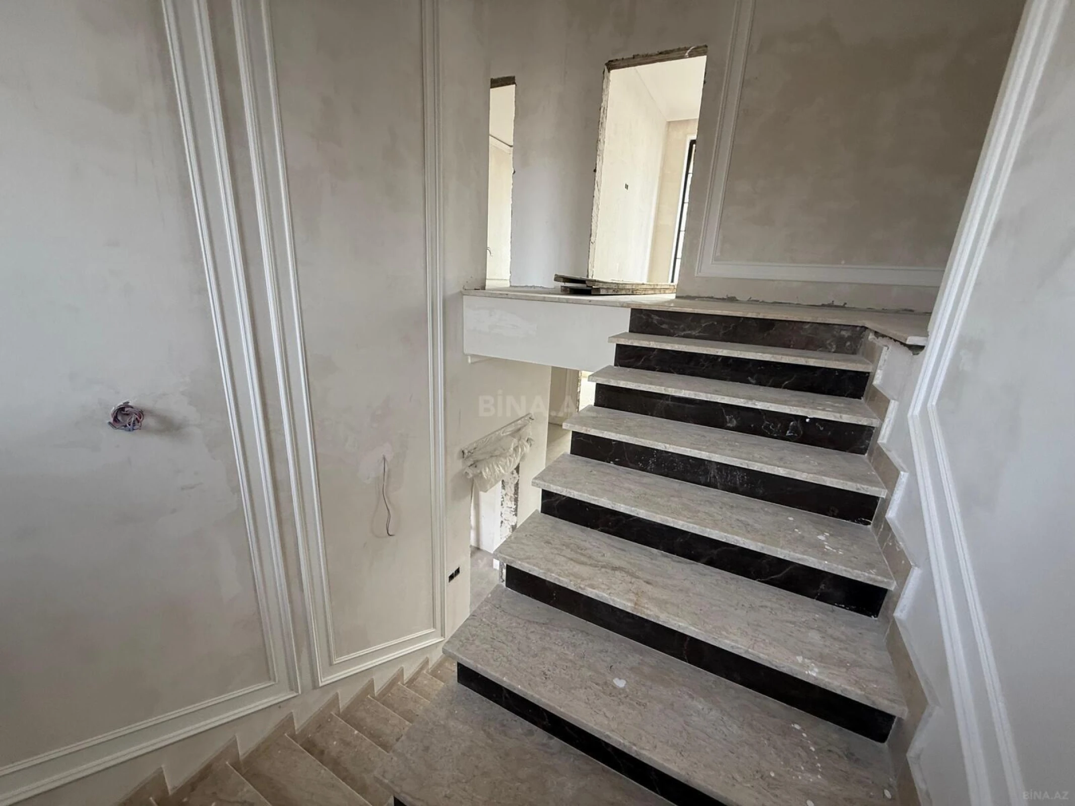 Satılır 5 otaqlı həyət evi 450 m²