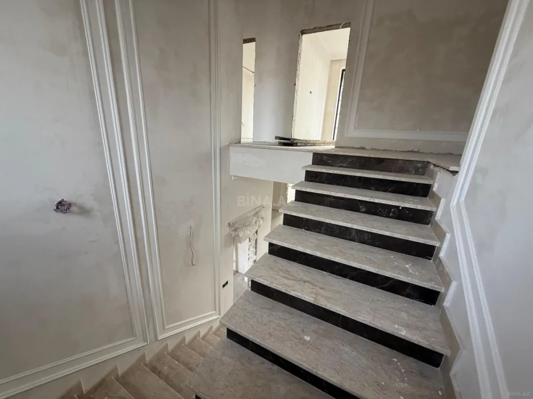 Satılır 5 otaqlı həyət evi 450 m²