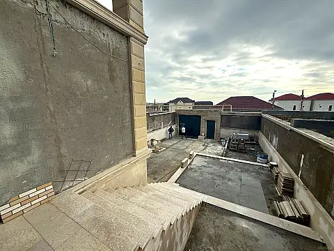 Satılır 5 otaqlı həyət evi 450 m²